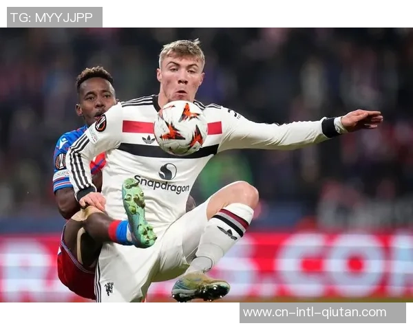 内维尔：谢什科看起来有些蠢笨，上半场其实有几回很好的时机